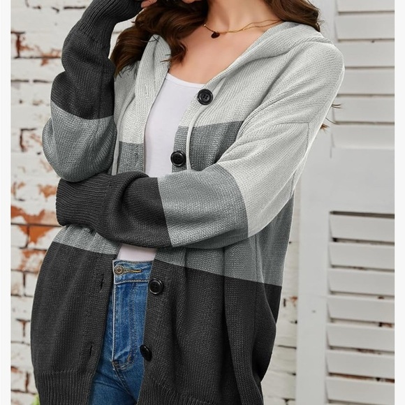 Women's Color Block Cardigan Sweater - Picture 2 of 5